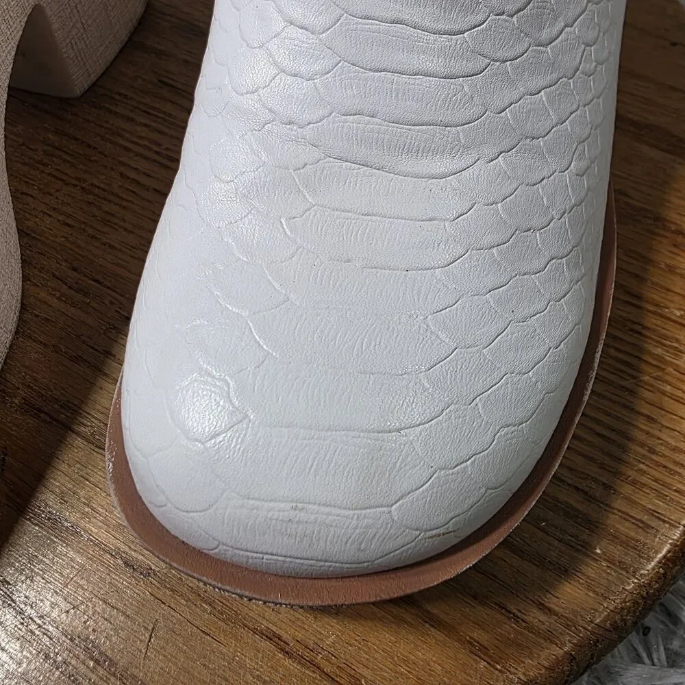 Pierre Dumas Fashion Heel Boots Clue-7 Womens Sz 9 White Faux Snakeskin Booties